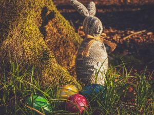 Tegyük érdekesebbé a húsvéti tojásvadászatot a rejtekhelyekhez készült kincses térképpel.