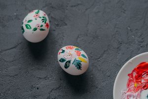 Tradiciónális húsvéti játék a tojásgurítás