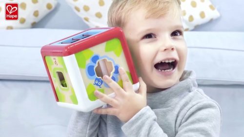 Hape Formadobó és formaillesztő kocka 12 hó+