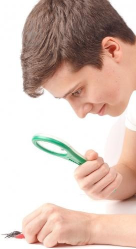 Nyeles nagyító dupla lencsével