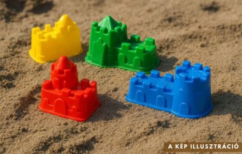 Homokozó formák, kastély, 4 darab 12 hó+